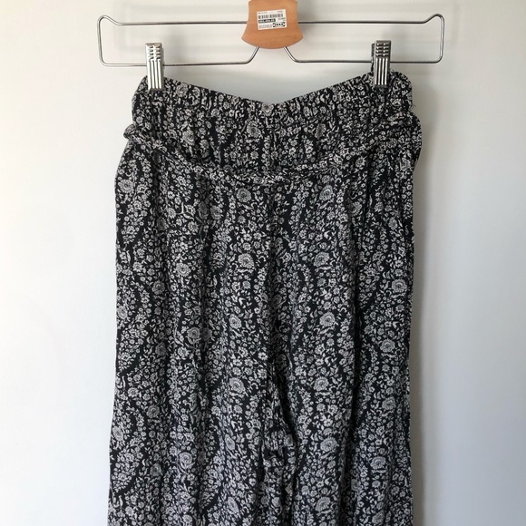 American Eagle Ditsy Floral/Paisley Flowy Pants Flounced Hem | Size M - Picture 4 of 7